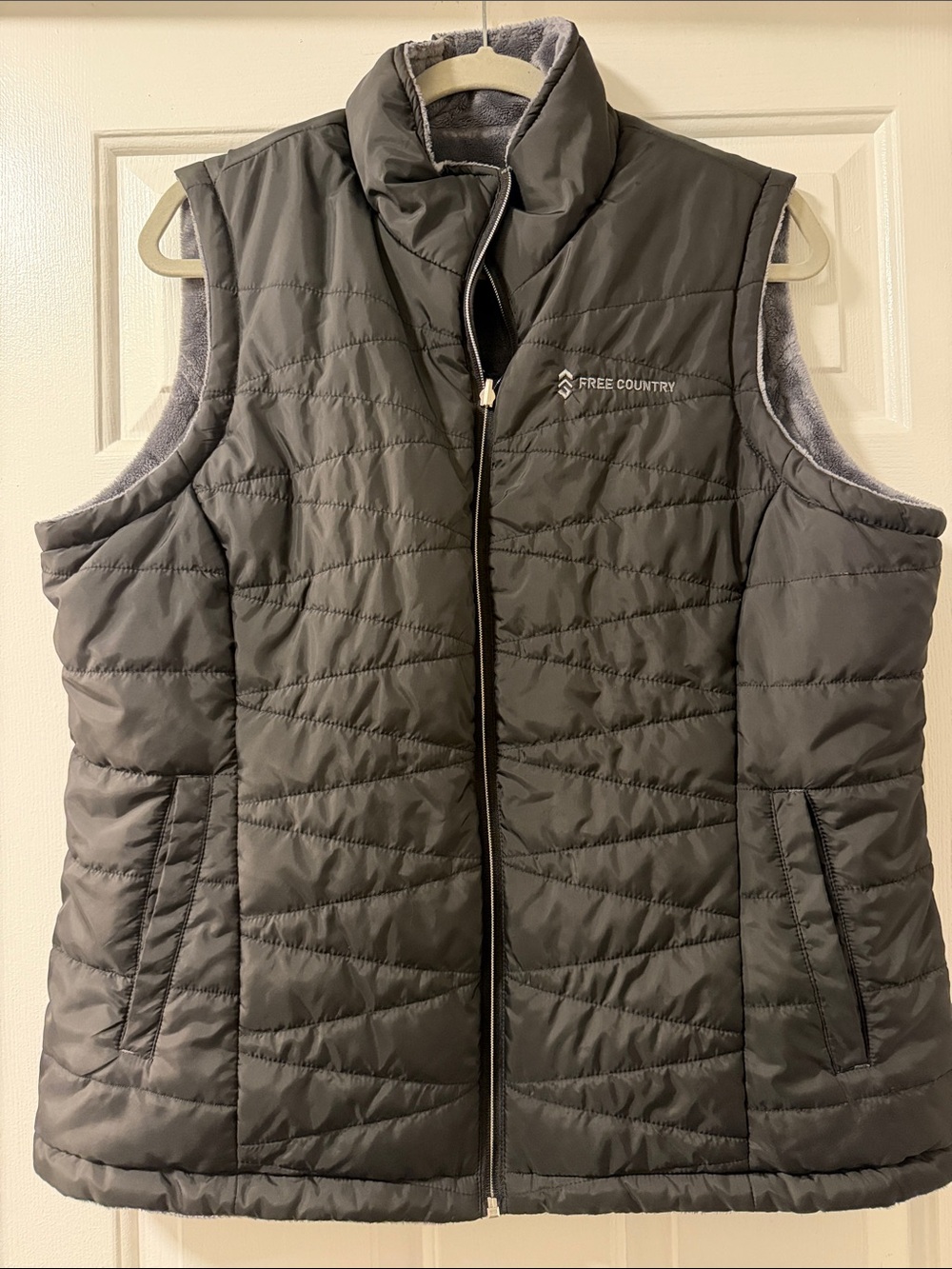 Free Country Women's Reversible Quilted Puffer Vest - Charcoal Gray